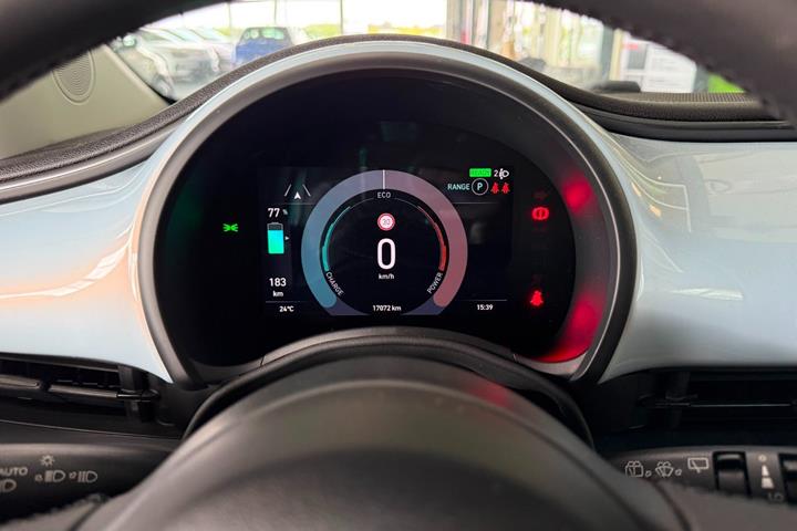 Hvid Fiat 500e fra 2023