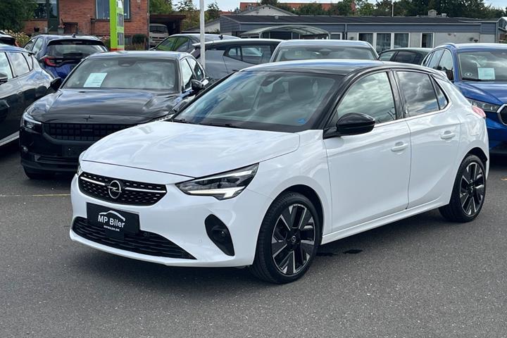 Hvid Opel Corsa-e fra 2021 set udefra
