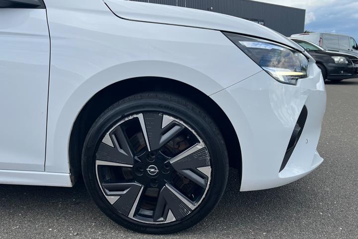 Hvid Opel Corsa-e fra 2021