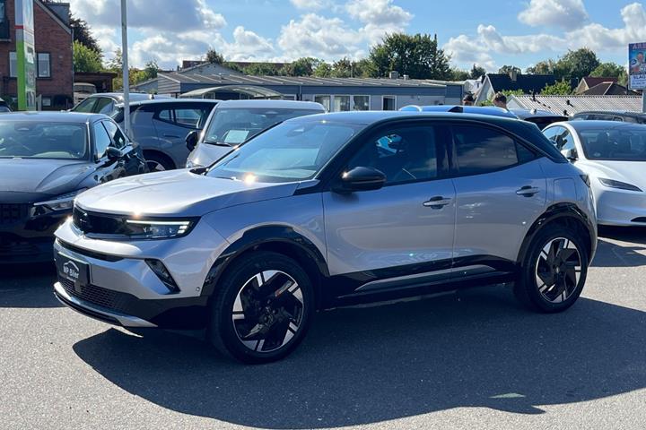 Grå Opel Mokka-e fra 2025