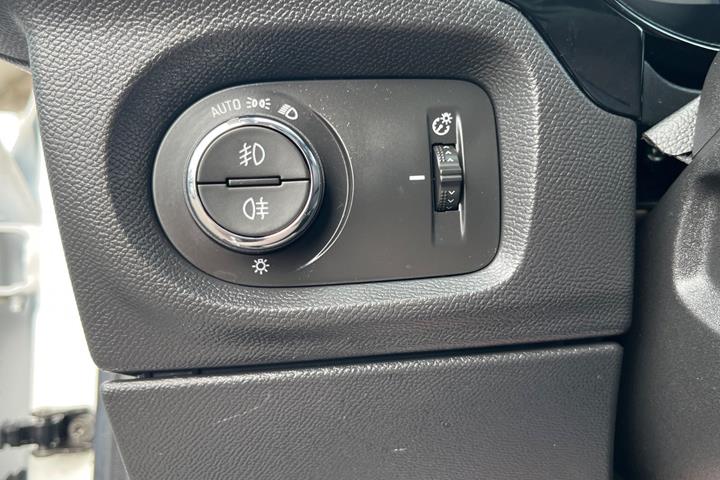 Hvid Opel Corsa-e fra 2021