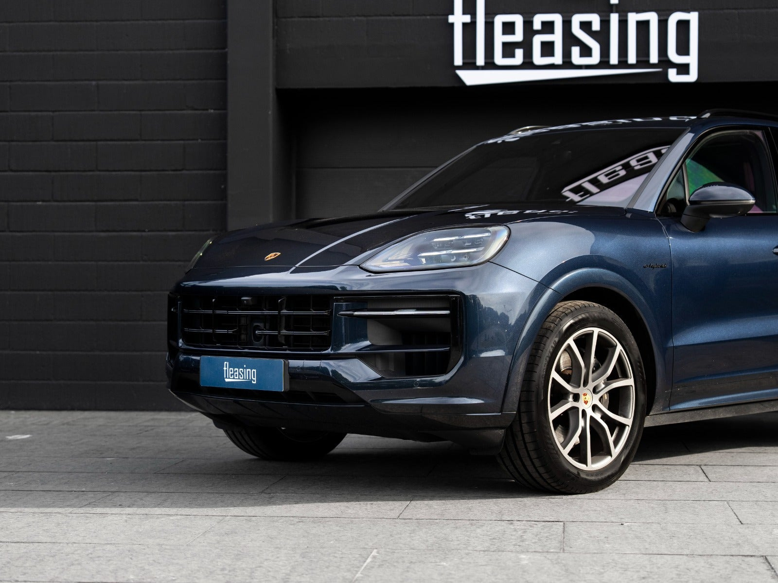 Blå Porsche Cayenne fra 2024