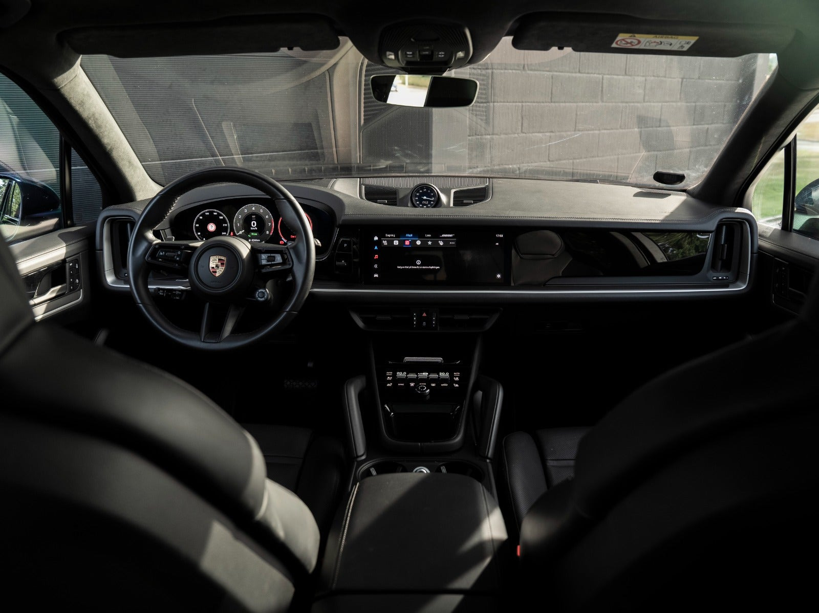 Blå Porsche Cayenne fra 2024