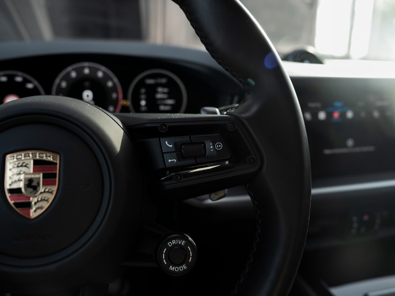 Blå Porsche Cayenne fra 2024