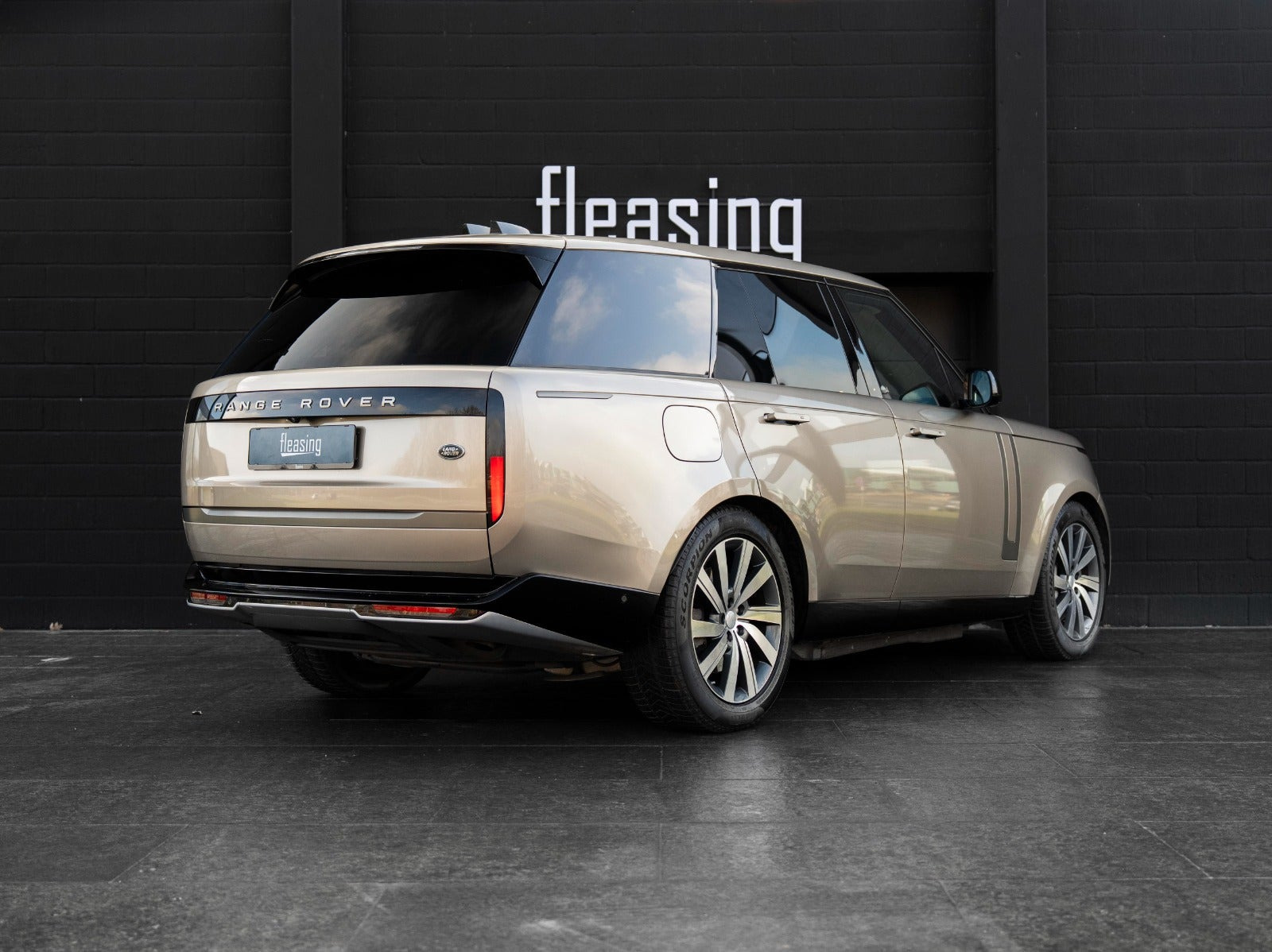 Gul Land Rover Range Rover fra 2023