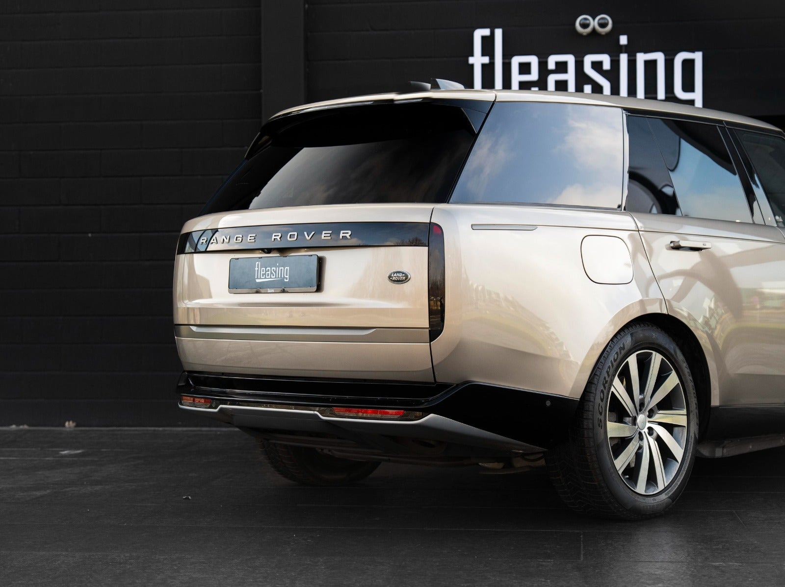 Gul Land Rover Range Rover fra 2023