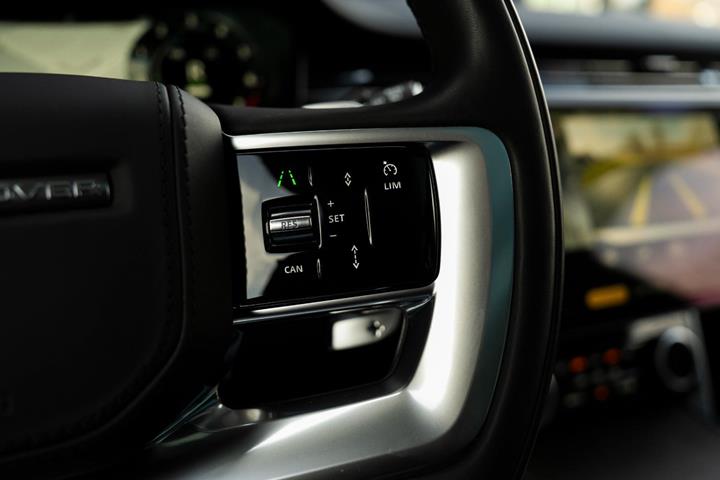 Gul Land Rover Range Rover fra 2023
