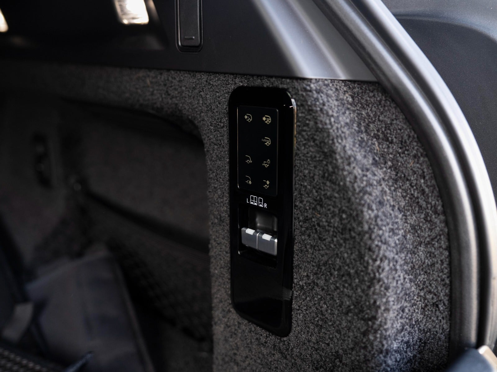 Gul Land Rover Range Rover fra 2023
