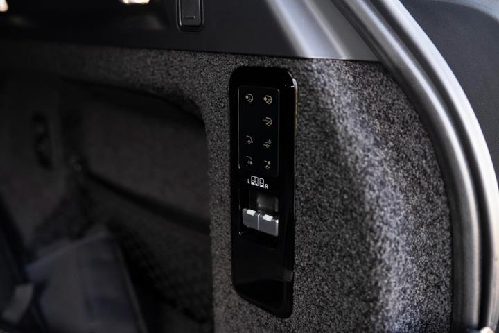 Gul Land Rover Range Rover fra 2023