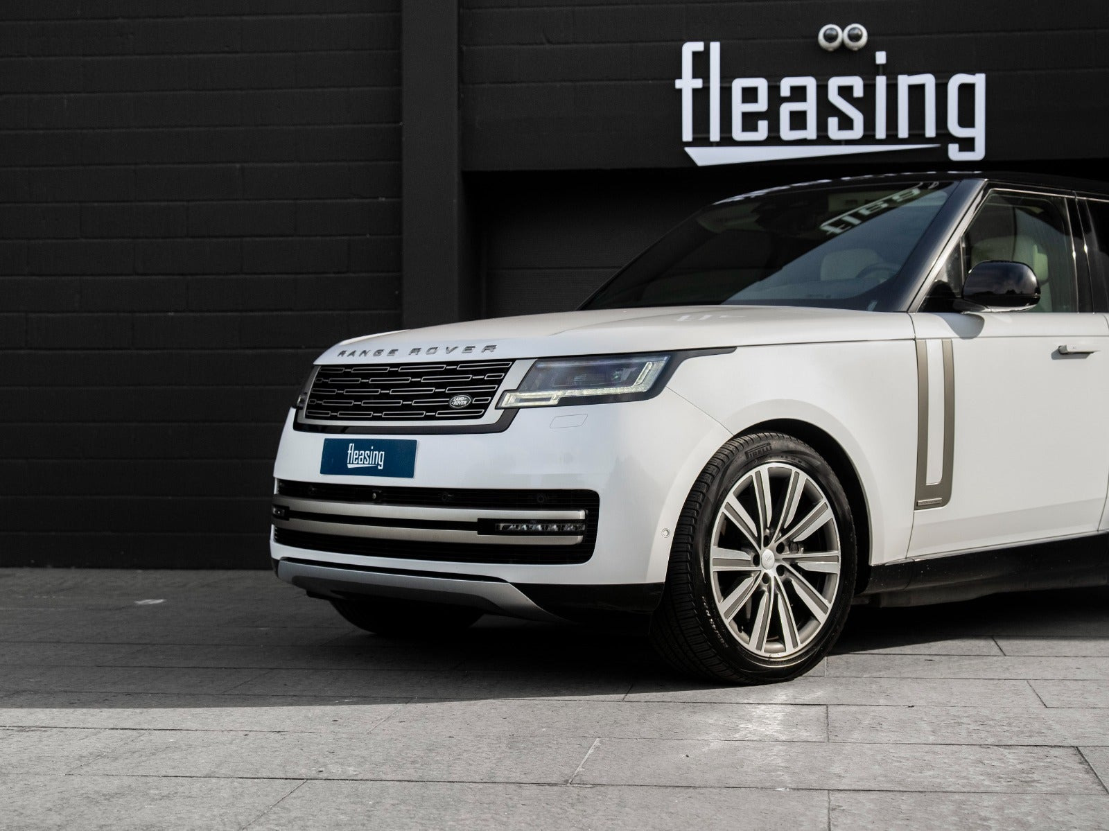 Hvid Land Rover Range Rover fra 2024
