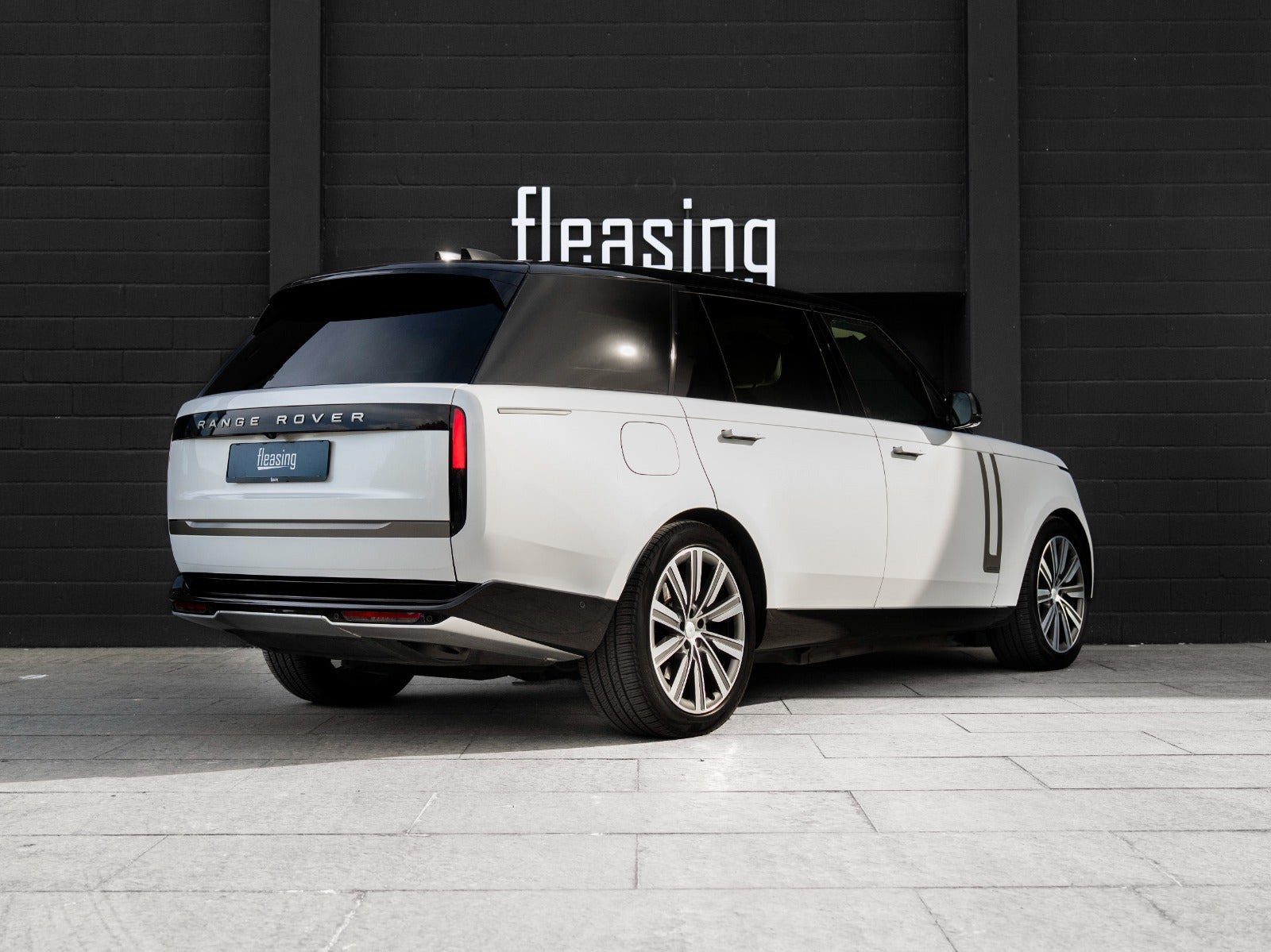 Hvid Land Rover Range Rover fra 2024