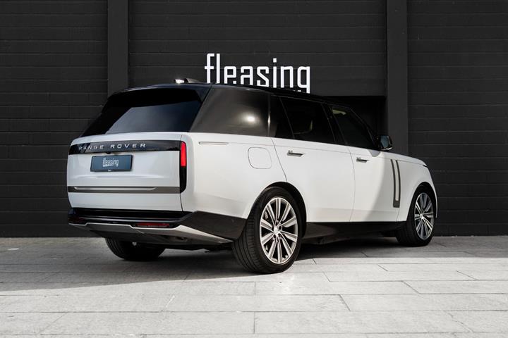 Hvid Land Rover Range Rover fra 2024