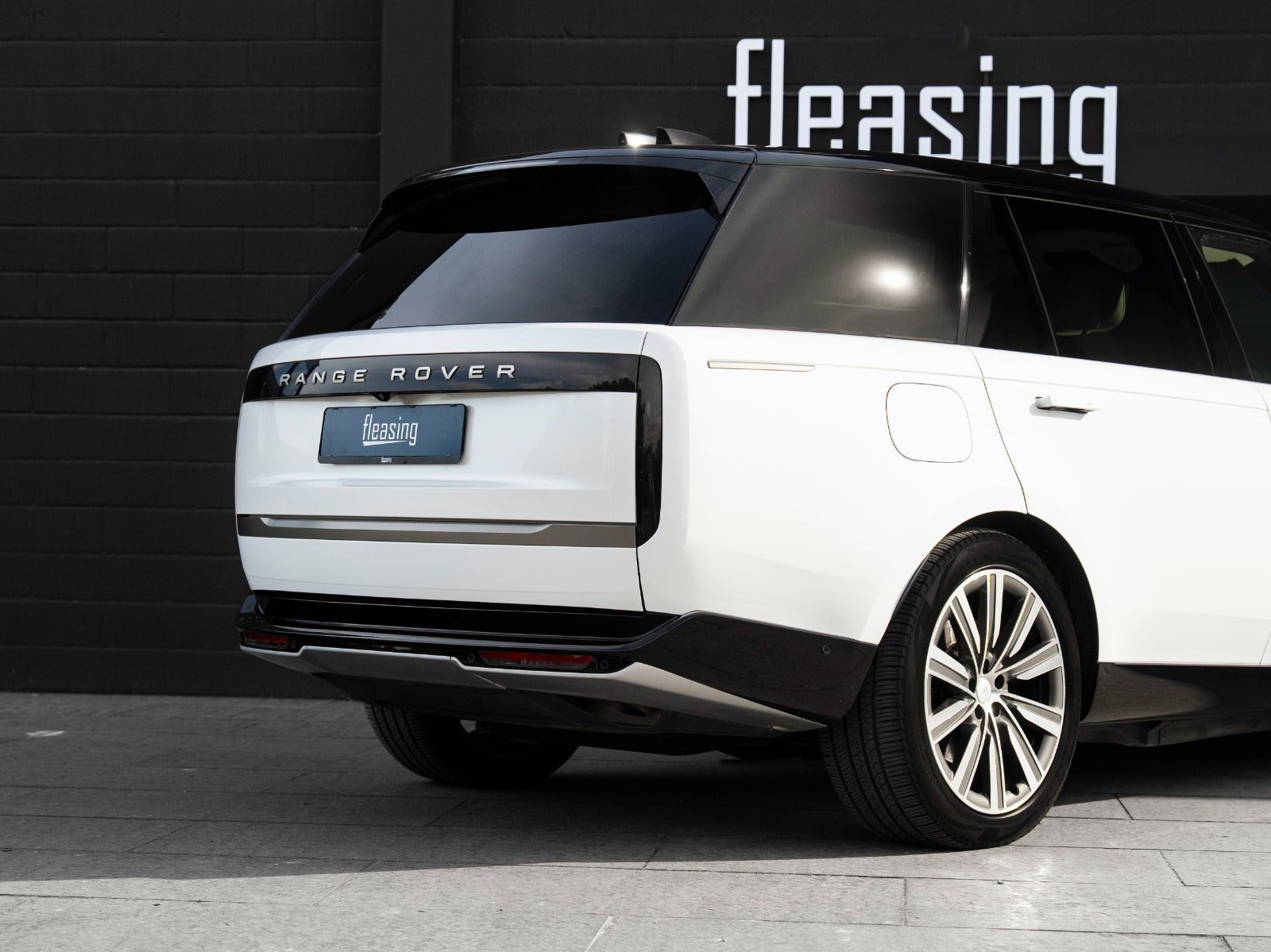 Hvid Land Rover Range Rover fra 2024