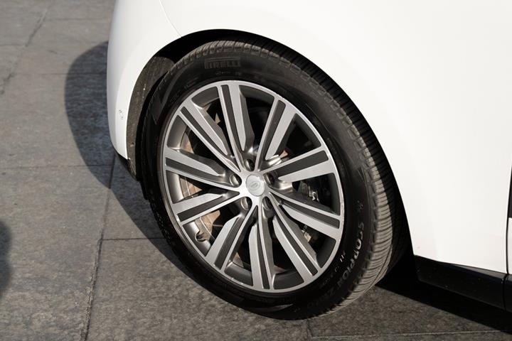 Hvid Land Rover Range Rover fra 2024