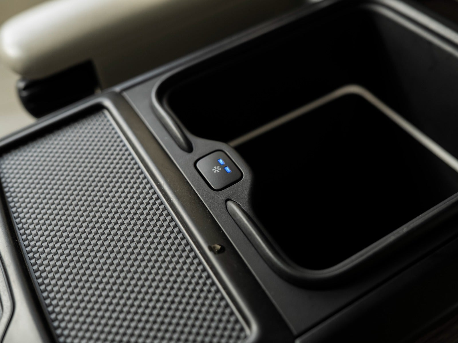 Hvid Land Rover Range Rover fra 2024