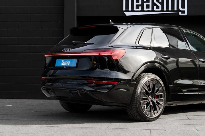 Sort Audi Q8 e-tron fra 2023