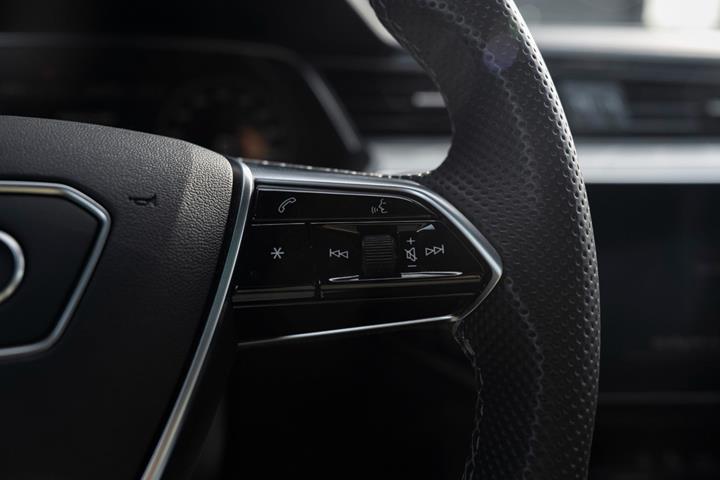 Sort Audi Q8 e-tron fra 2023