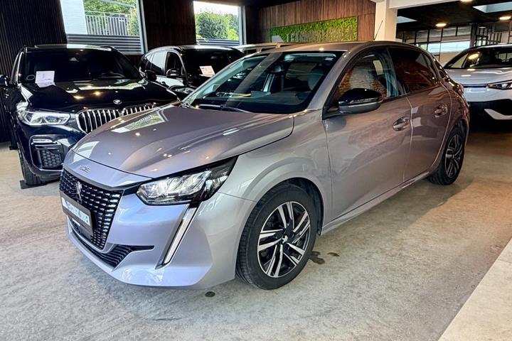 Grå Peugeot 208 fra 2023