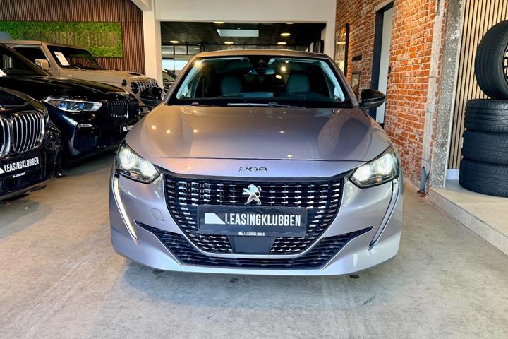 Grå Peugeot 208 fra 2023