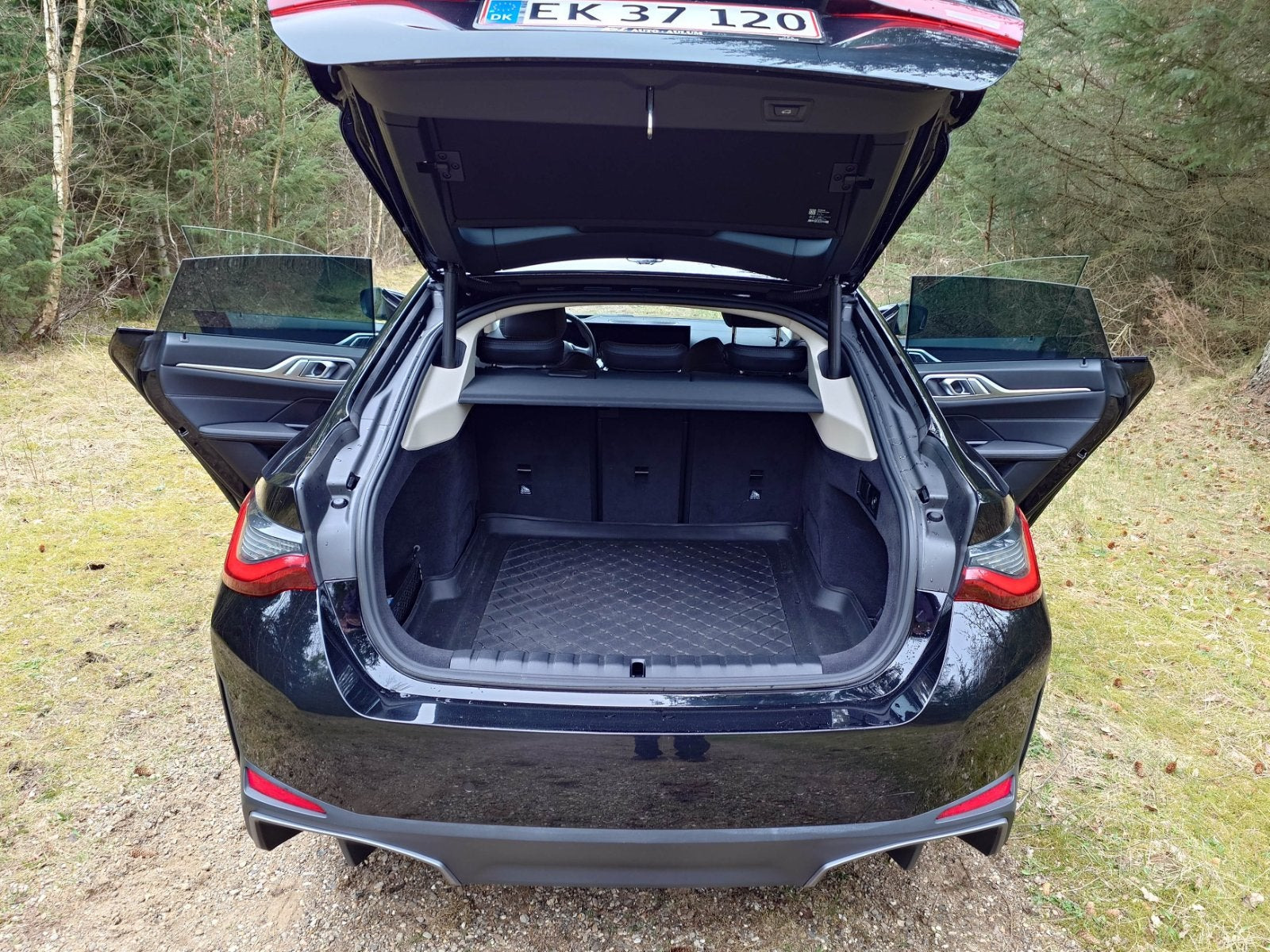 Sort BMW i4 fra 2023