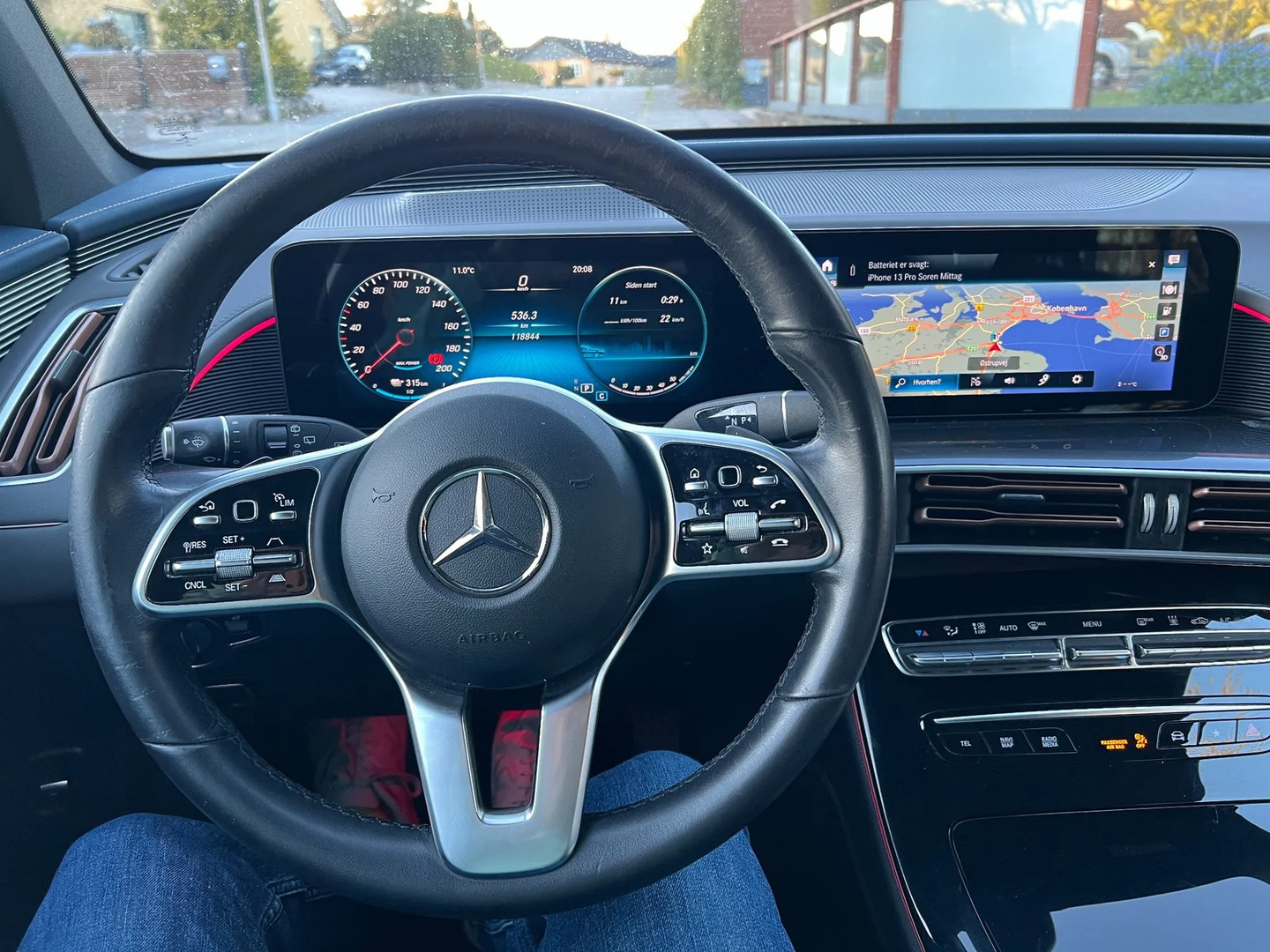 Sort Mercedes EQC400 fra 2020