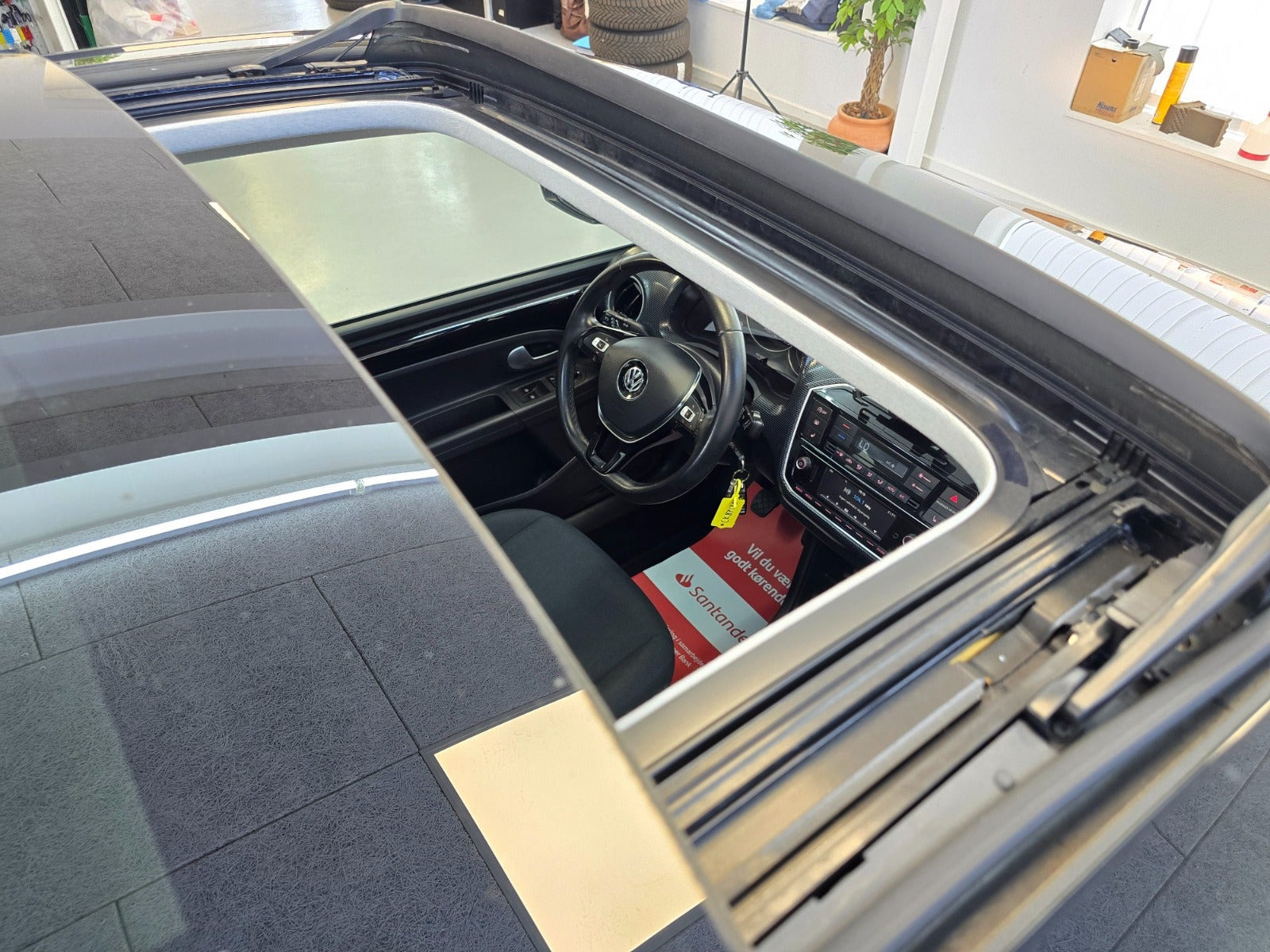 Sort VW UP! fra 2019