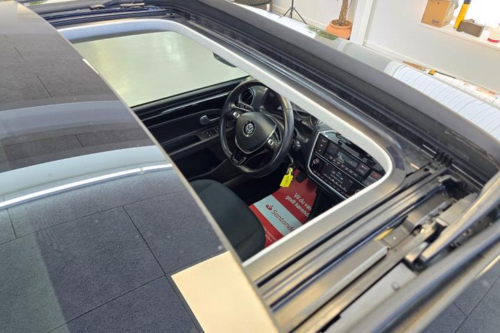 Sort VW UP! fra 2019
