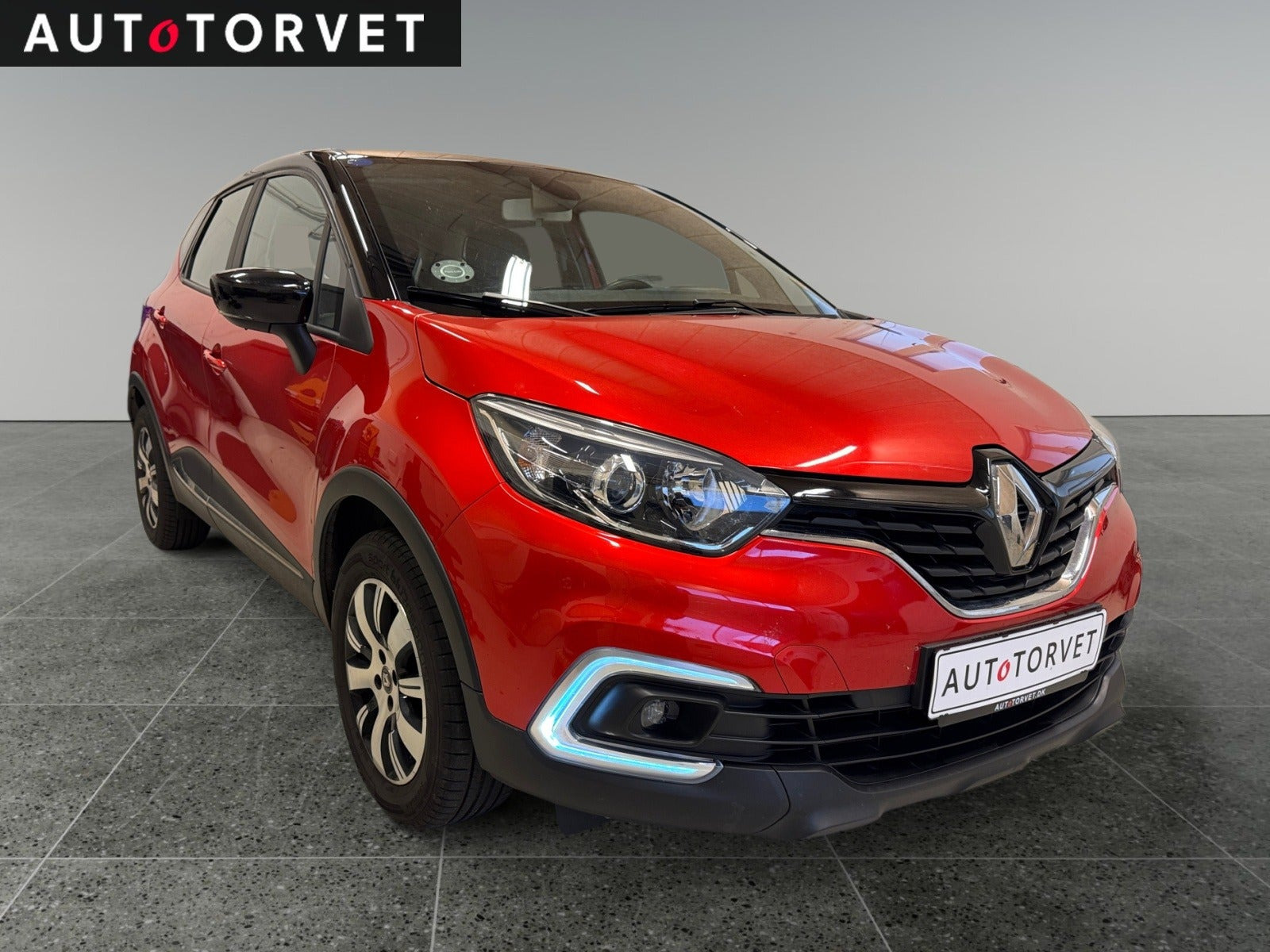 Rød Renault Captur fra 2018