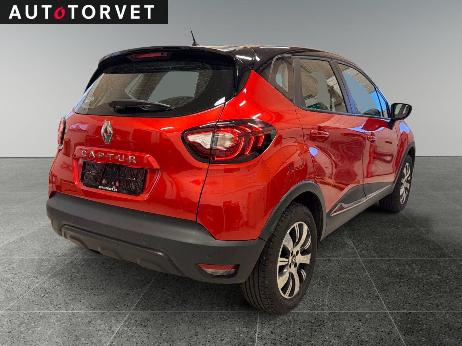 Rød Renault Captur fra 2018