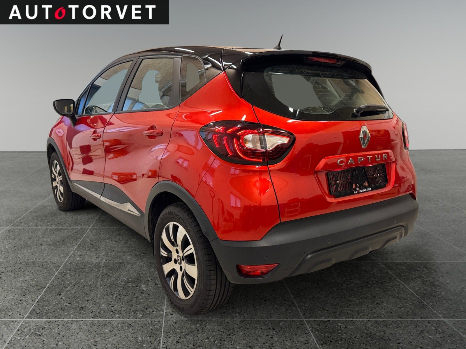 Rød Renault Captur fra 2018