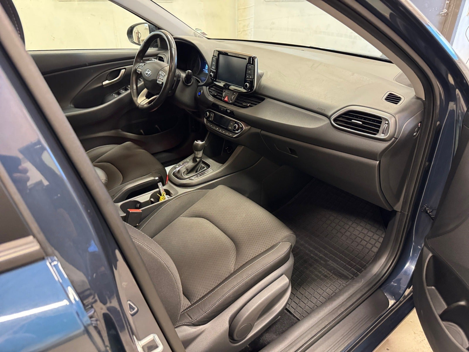 Blå Hyundai i30 fra 2017