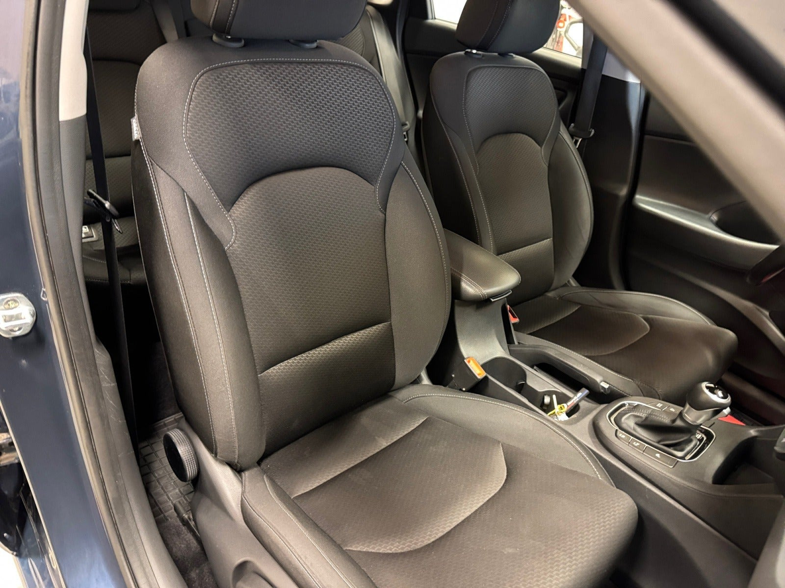 Blå Hyundai i30 fra 2017