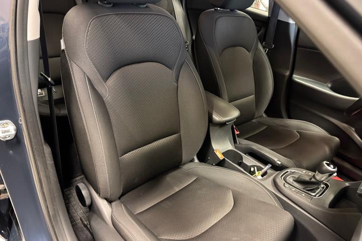 Blå Hyundai i30 fra 2017