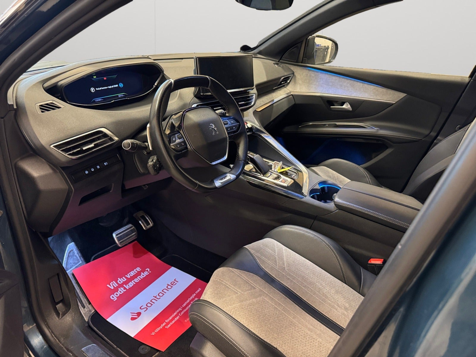 Blå Peugeot 3008 fra 2020