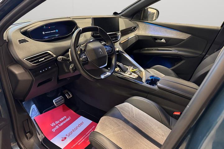 Blå Peugeot 3008 fra 2020