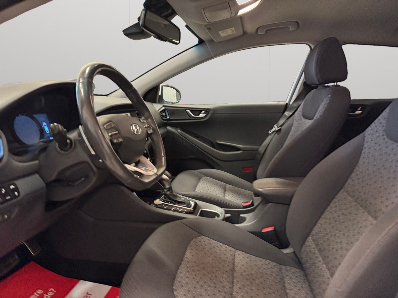 Hvid Hyundai Ioniq fra 2018