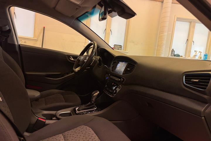 Hvid Hyundai Ioniq fra 2018
