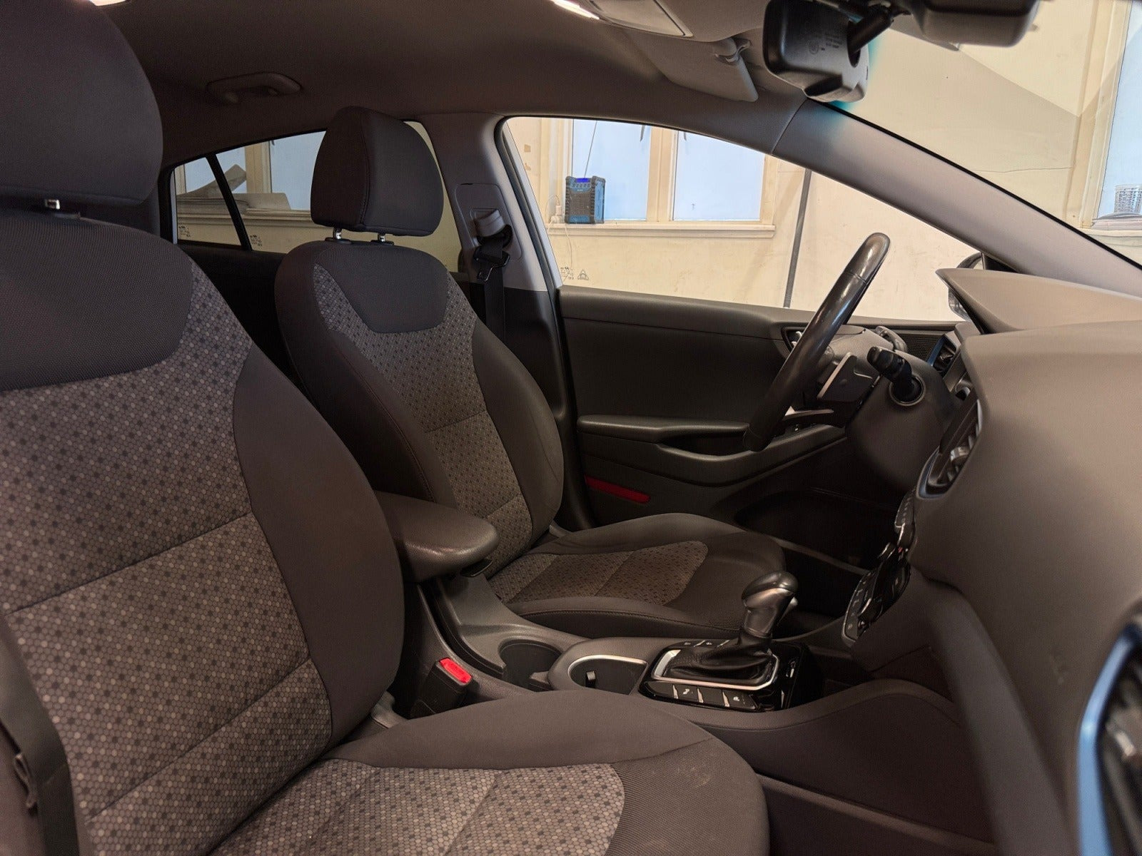 Hvid Hyundai Ioniq fra 2018