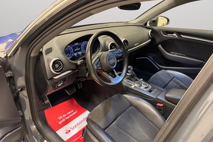 Grå Audi A3 fra 2020