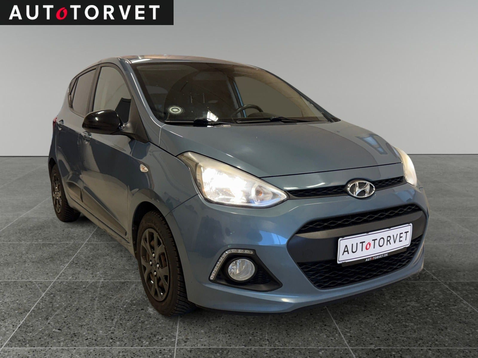 Blå Hyundai i10 fra 2016