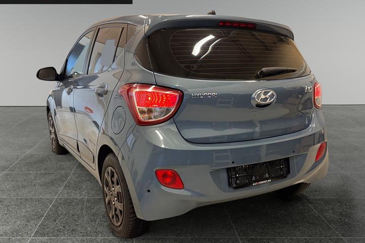 Blå Hyundai i10 fra 2016