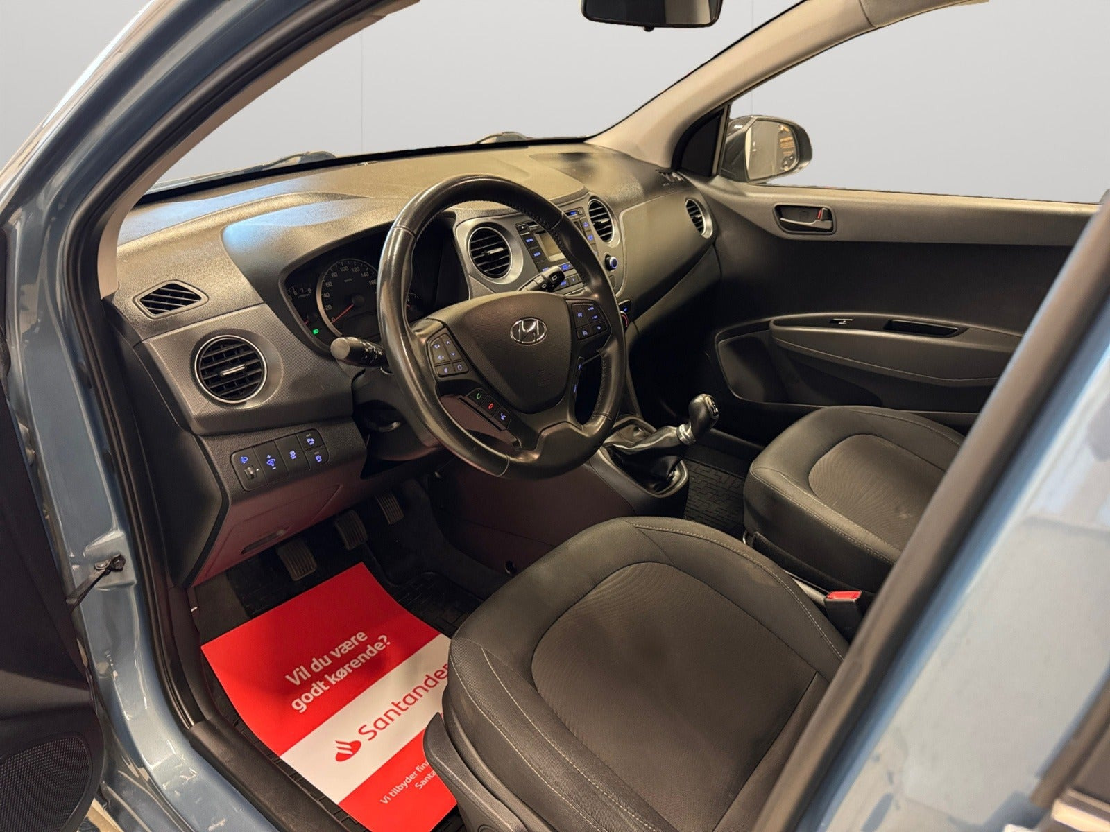 Blå Hyundai i10 fra 2016
