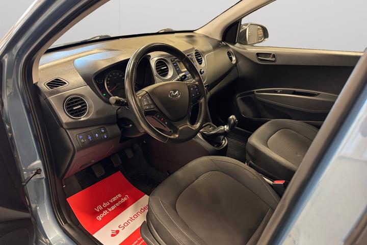 Blå Hyundai i10 fra 2016