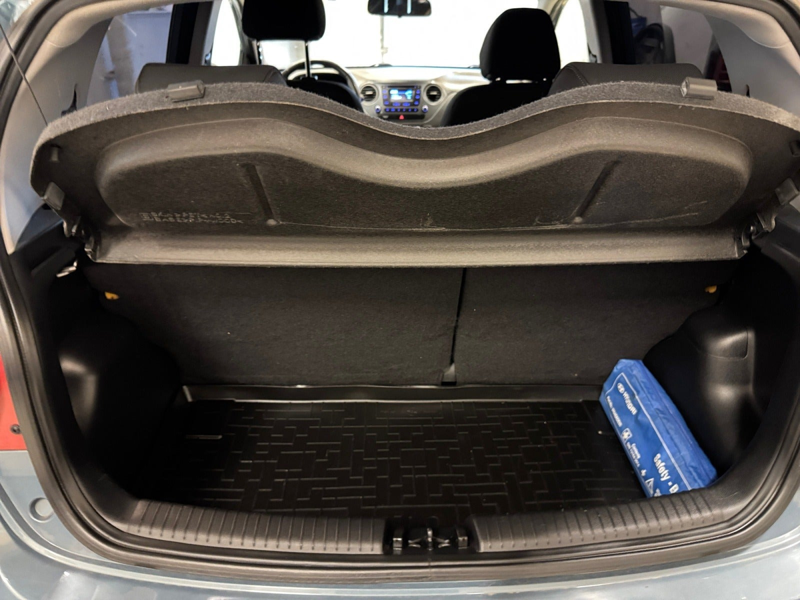 Blå Hyundai i10 fra 2016