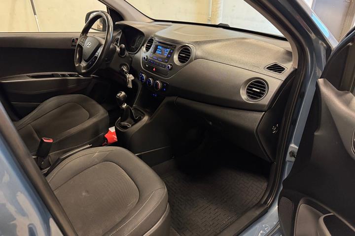 Blå Hyundai i10 fra 2016