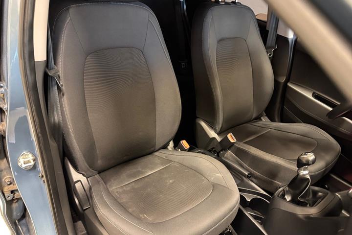Blå Hyundai i10 fra 2016
