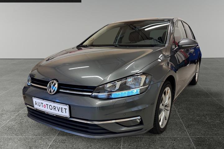 Grå VW Golf VII fra 2019