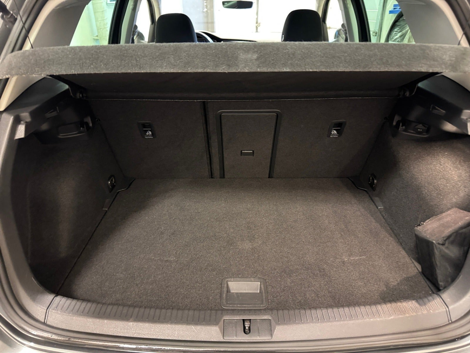 Grå VW Golf VII fra 2019
