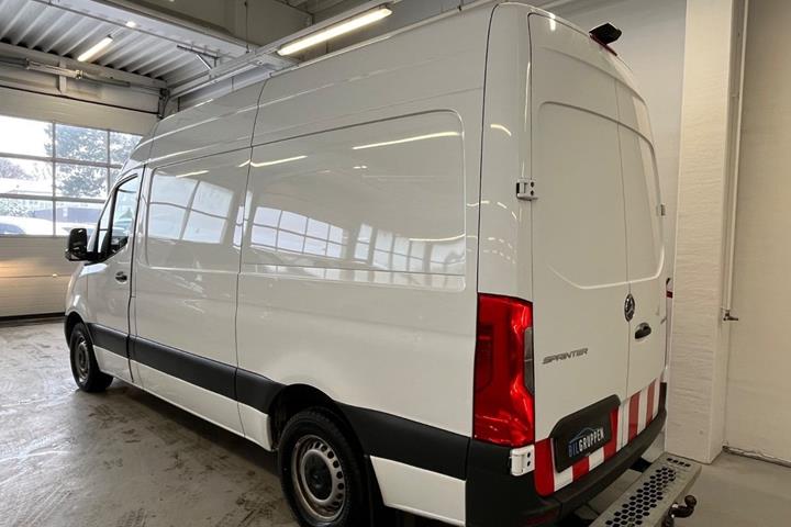 Hvid Mercedes Sprinter 317 fra 2022
