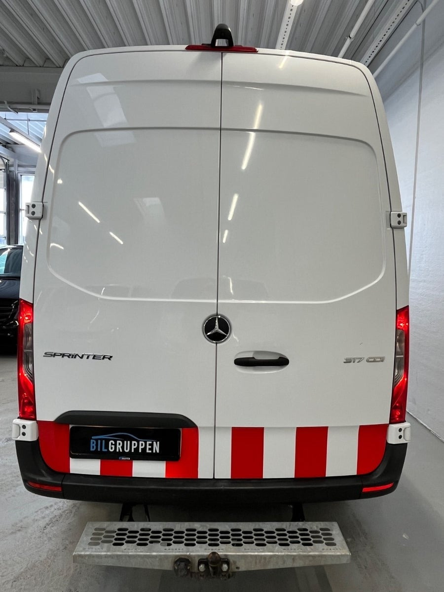 Hvid Mercedes Sprinter 317 fra 2022